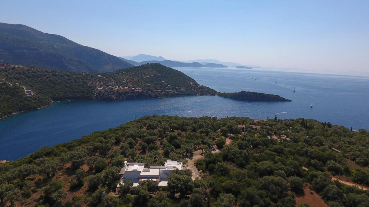 Mavrades Villa *