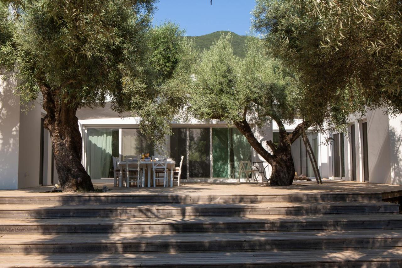 Mavrades Villa